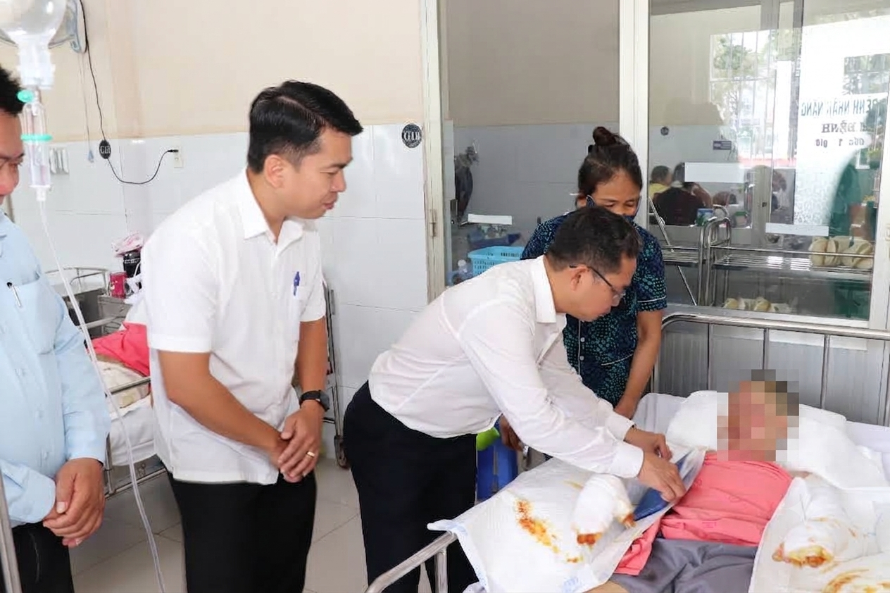 Thăm hỏi nạn nhân vụ hỏa hoạn trên địa bàn phường Đông Hưng Thuận
