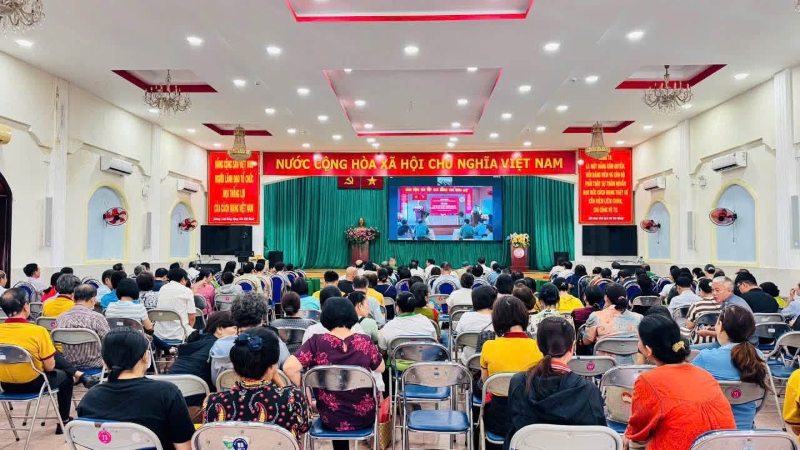 Sáng 28/9, Ủy ban MTTQ Việt Nam phường Gia Định tổ chức Hội nghị tiếp xúc cử tri trước kỳ họp thứ 2, Quốc hội khóa XVI của Đoàn đại biểu Quốc hội TPHCM được trự...