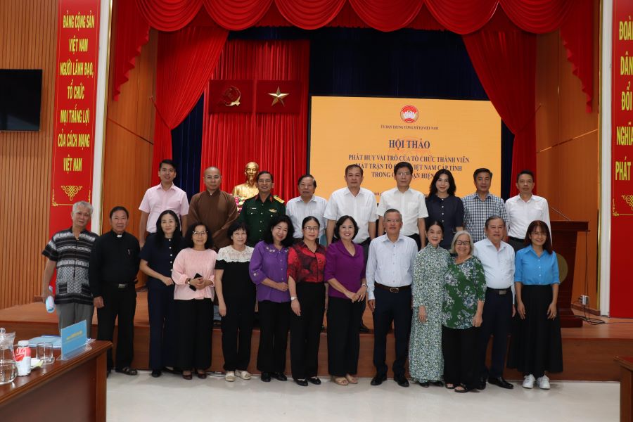 Ngày 22/10, Ban Tổ chức - Kiểm tra Ủy ban Trung ương MTTQ Việt Nam phối hợp với Ban Thường trực Ủy ban MTTQ Việt Nam TPHCM tổ chức Hội thảo khoa học với chủ đề:...