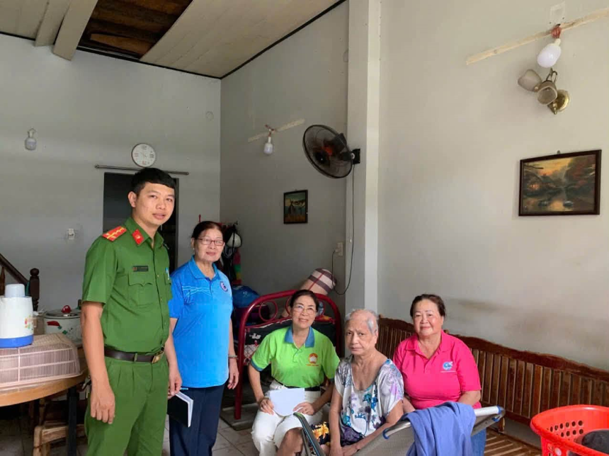 Thực hiện công tác chăm sóc và nâng cao sức khỏe Nhân dân, thời gian qua, hệ thống chính trị từ phường đến cơ sở đã đồng loạt ra quân với tinh thần trách nhiệm...