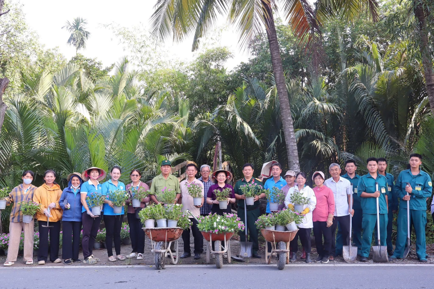 Ngày 7/10, tại tuyến đường Long Thuận, phường Long Phước, Ban Thường trực Ủy ban MTTQ Việt Nam phường phối hợp với các tổ chức chính trị - xã hội, các đơn vị và...
