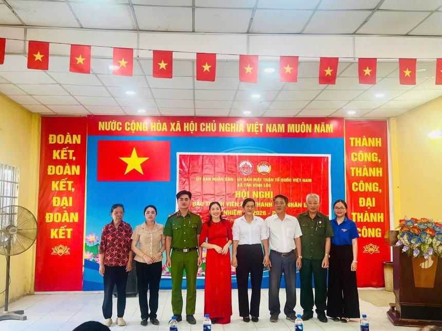 Thực hiện các quy định về phát huy dân chủ ở cơ sở, thời gian qua, các ấp trên địa bàn xã Tân Vĩnh Lộc đã tập trung triển khai và hoàn thành công tác tổ chức bầ...